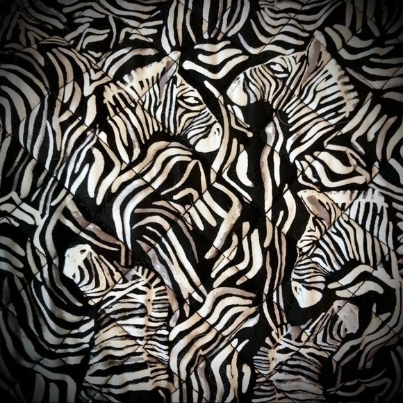 NWT Black & White Zebra Quilted Fabric Carry On Duffle by Member’s Mark - Picture 3 of 15